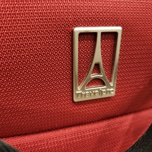 Travelpro Maxlite Burgandy Duffle Bag- Excellent Condition. - Picture 3 of 11
